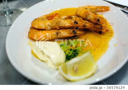 served prawns with souse 30579124