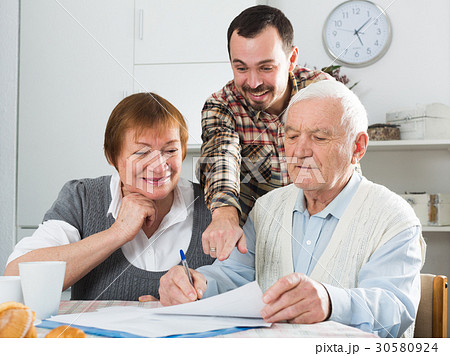 Elderly couple and social employee Elderly couple and social employee 30580924