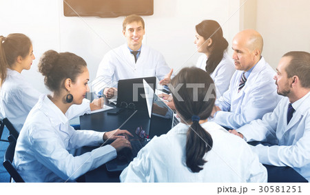 Health-care workers at colloquium 30581251