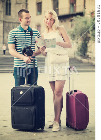 Couple searching direction using map Couple searching direction using map 30581681