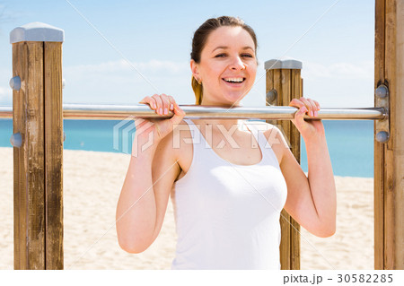 Woman doing workout Woman doing workout 30582285
