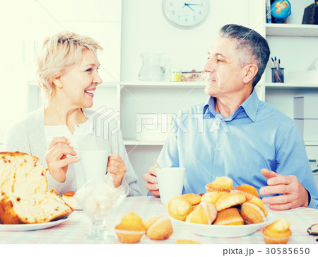 Mature couple have breakfast 30585650