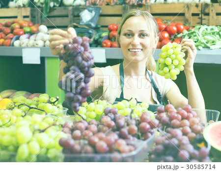 woman selling grapes at market . 30585714