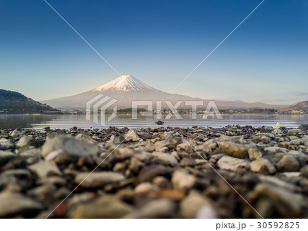Mountain Fuji reflected in Kawaguchiko lake 30592825