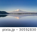 Mountain Fuji reflected in Kawaguchiko lake 30592830