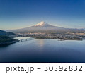 Mountain Fuji reflected in Kawaguchiko lake 30592832