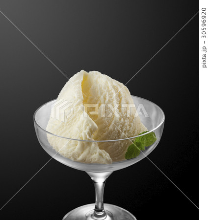 バニラアイス (vanilla ice cream) 30596920