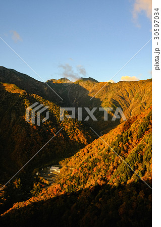 爺ヶ岳登山・扇沢の夜明け 30597034