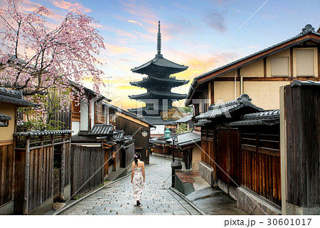 Asian woman walking Yasaka in Kyoto, Japan 30601017