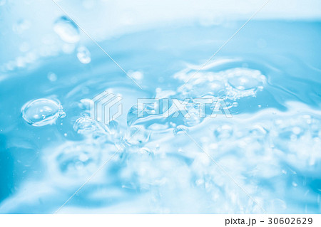 水の泡・水面・水中・水の素材。健康や医療、環境やライフスタイル、飲料。1/fゆらぎ。 30602629