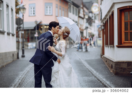 bride and groom bride and groom 30604002