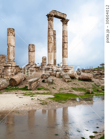Temple of Hercules at Amman Citadel in rain 30604012