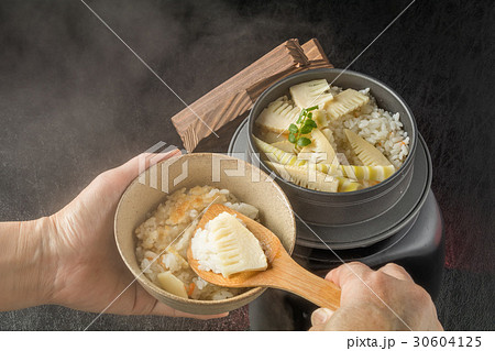 たけのこ釜飯 Dish Japanese food of the bamboo shoot たけのこ釜飯 Dish Japanese food of the bamboo shoot 30604125