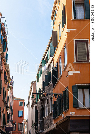 residential houses on street in Venice town residential houses on street in Venice town 30604148