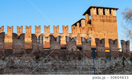 Castelvecchio Castel in Verona city at sundown 30604633