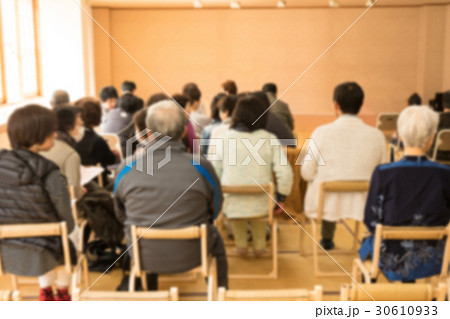 集会イメージ（ボケ表現） 30610933