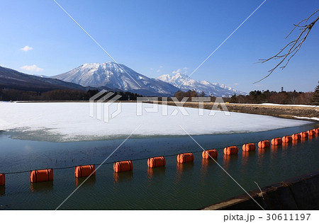 霊仙寺湖と北信五岳 霊仙寺湖と北信五岳 30611197