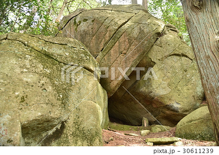 【西国三十三所】第三十二番　観音正寺奥の院の磐座　滋賀県近江八幡市 30611239