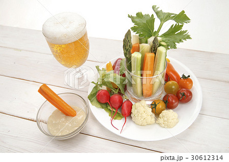 野菜スティックとビール 野菜スティックとビール 30612314