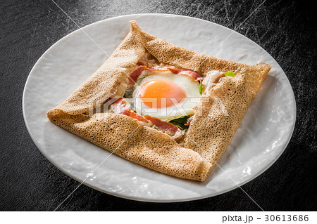 そば粉のクレープ　ガレット　 galette French food 30613686