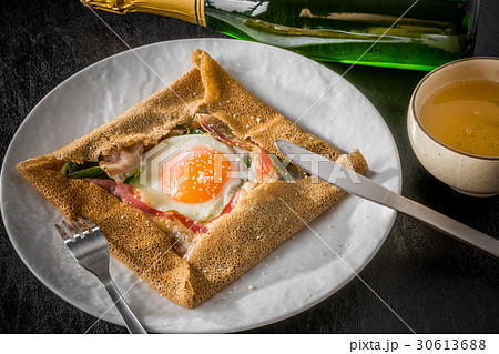 そば粉のクレープ　ガレット　 galette French food 30613688