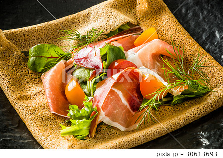 そば粉のクレープ　ガレット　 galette French food 30613693