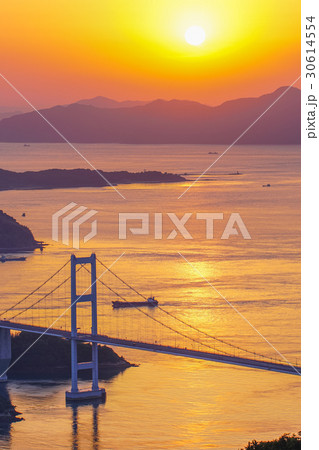 【瀬戸内しまなみ海道】来島海峡大橋夕景 30614554