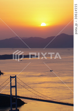 【瀬戸内しまなみ海道】来島海峡大橋夕景 30614555