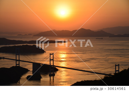 【瀬戸内しまなみ海道】来島海峡大橋夕景 30614561