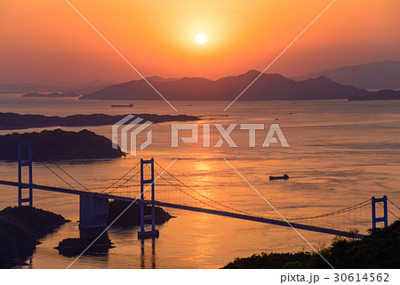 【瀬戸内しまなみ海道】来島海峡大橋夕景 30614562