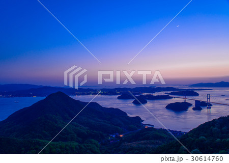 【瀬戸内しまなみ海道】来島海峡大橋、日が落ちて 30614760