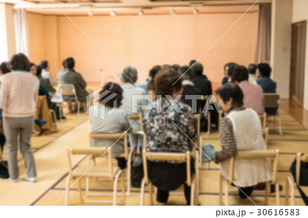 集会イメージ（ボケ表現） 30616583