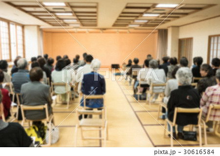 集会イメージ（ボケ表現） 30616584