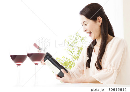 家飲み　飲み会　パーティー　ホームパーティー　女性　シニア　ライフスタイル 30616612