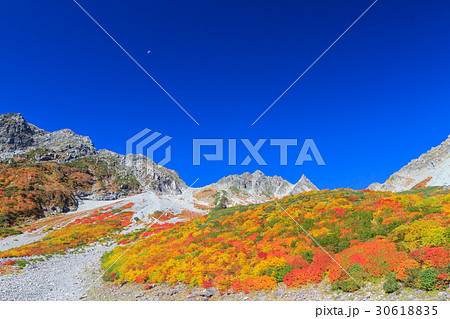 長野_絶景涸沢カール紅葉 30618835