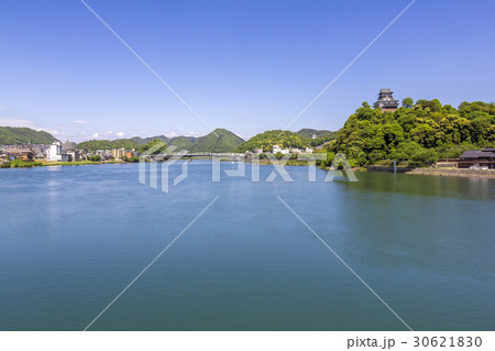 愛知県　新緑の犬山城　木曽川 30621830