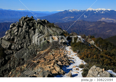 金峰山稜線から見る八ヶ岳と御嶽・乗鞍岳 金峰山稜線から見る八ヶ岳と御嶽・乗鞍岳 30622094