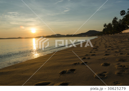 Sunrise at beach ,samui thailand 30625279