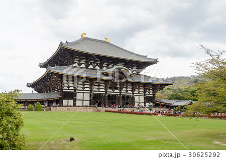 Todaiji temple in nara japan 30625292