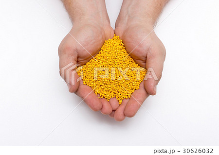 Polymeric  dye in men's hands .  30626032