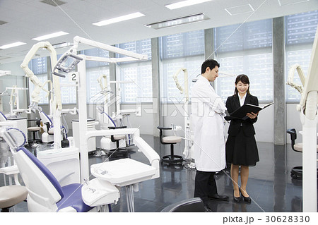 歯医者　歯科　デンタル　女性　男性　MS　MR　ビジネス 30628330