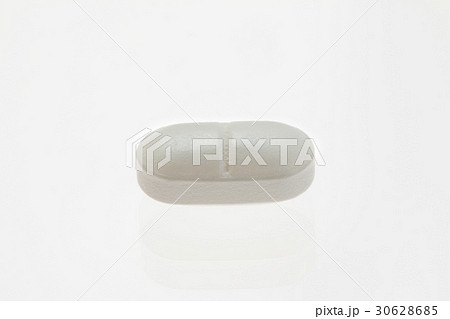 白い楕円形の薬の写真素材