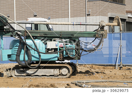 住宅建設工事 地中の杭うち パイルドライバー 小型 住宅建設工事 地中の杭うち パイルドライバー 小型 30629075