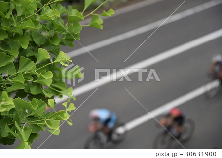 自転車競技の競り合い 30631900