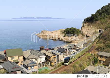 笹川流れを走る四季島 30632843