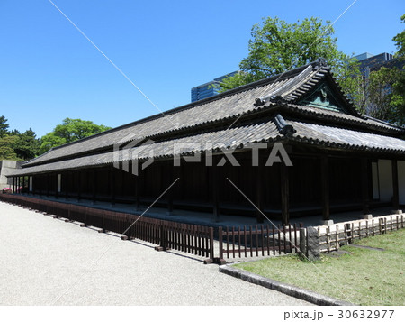 皇居東御苑にある江戸城の百人番所 皇居東御苑にある江戸城の百人番所 30632977