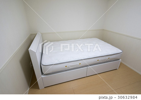 独身ワンルームマンションセミダブルベッドthree-quarter bed白基調 独身ワンルームマンションセミダブルベッドthree-quarter bed白基調 30632984