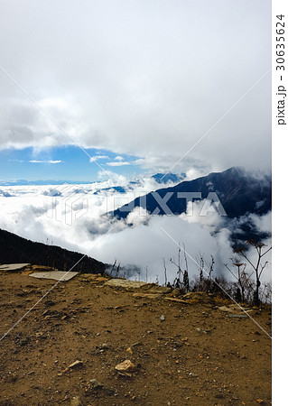 爺ヶ岳登山・雲海 30635624