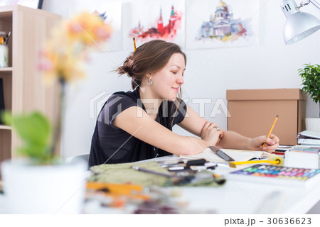 Young female artist drawing sketch using Young female artist drawing sketch using 30636623