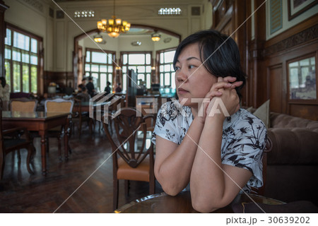 Asia women thao chin in coffee shop vintage style 30639202